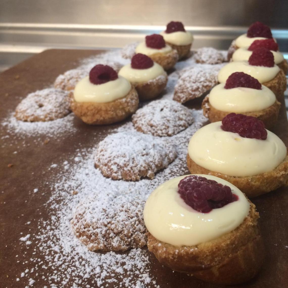 Le Gateau Sur La Cerise Patisserie Artisanale En Circuit Court Good Food